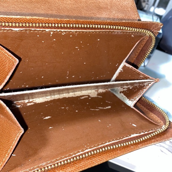 Authentic Louis Vuitton Monogram Bifold Zippy Wallet - Picture 11 of 15